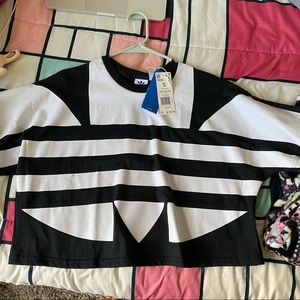 NWT NEVER WORN Cropped Adidas jersey.